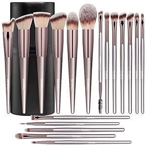 Different types of makeup brushes and their uses 1