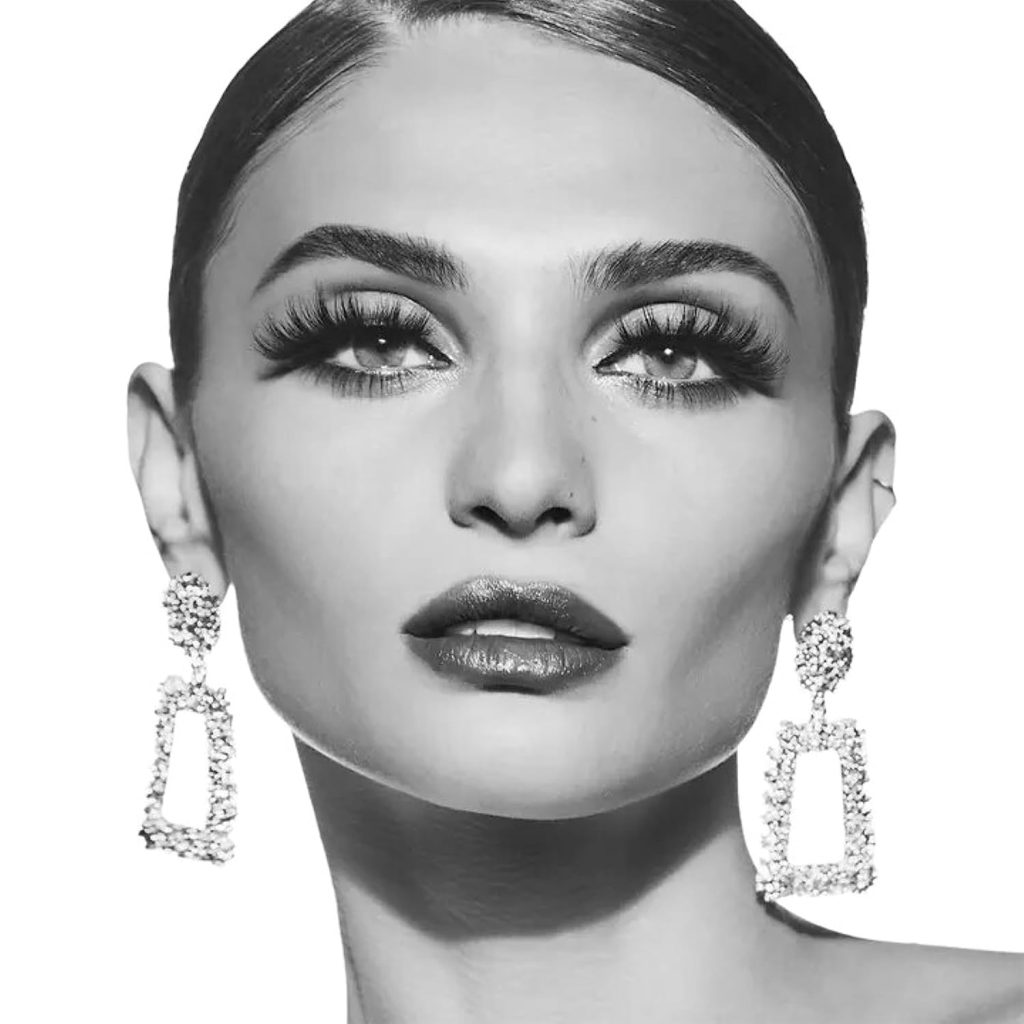 Lash Couture False Eyelashes: Achieve Dramatic Results with KISS 1