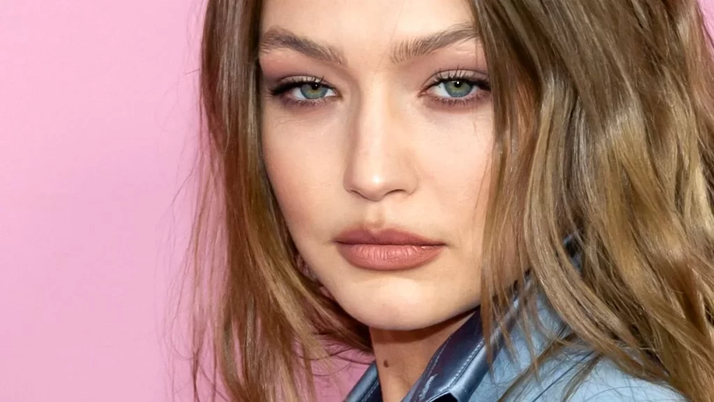 Why Are Alix Earle and Gigi Hadid's Makeup Routines So Popular? I Found Out! 4